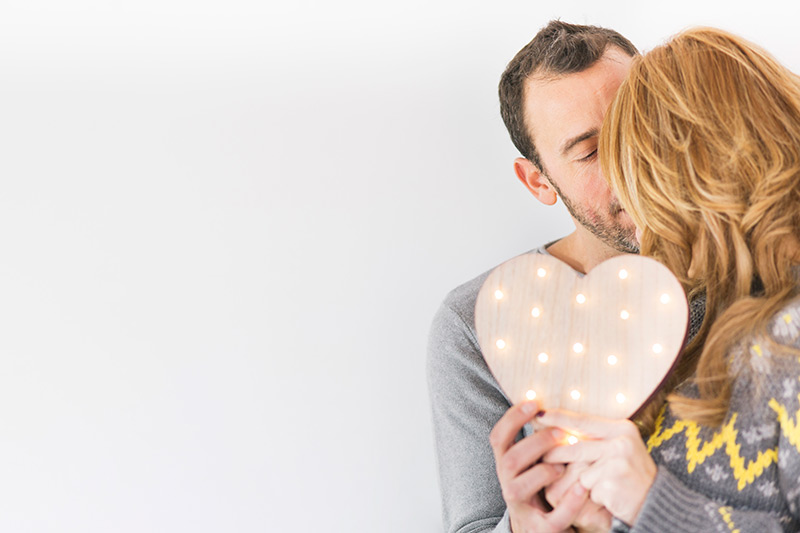 Cómo dejar de perseguir y empezar a atraer el amor