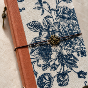 Traveler’s Notebook artesanal con cuadernillos intercambiables