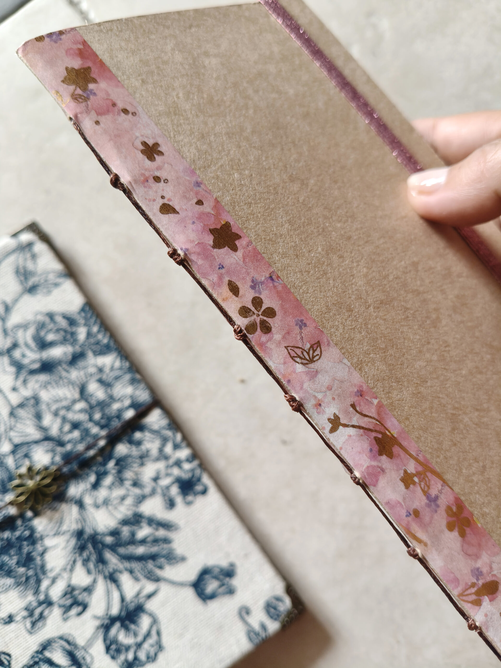 Traveler’s Notebook artesanal de lino - Colección Toile Floral - Imagen 7