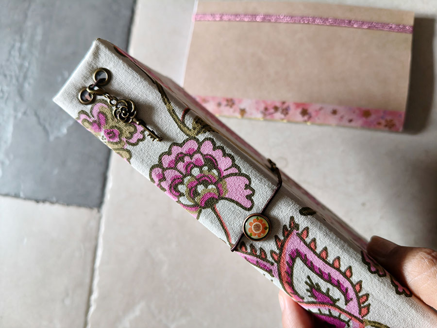 Traveler’s Notebook artesanal de algodón - Colección Floral - Imagen 4